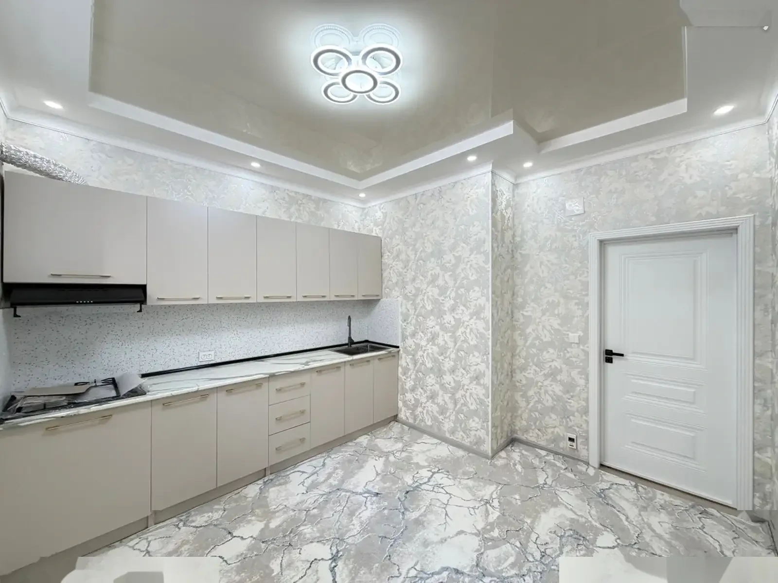 2-комн. квартира, Цокольный этаж, 68 м², 8 мкр — фото 6