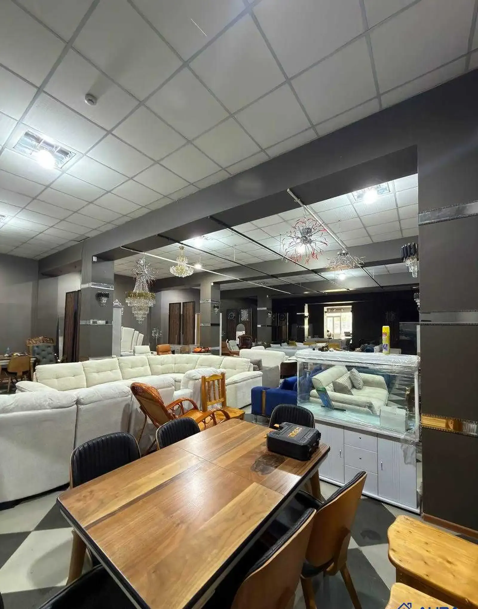Помещение под магазин / салон, 702м², Сино 33мкр