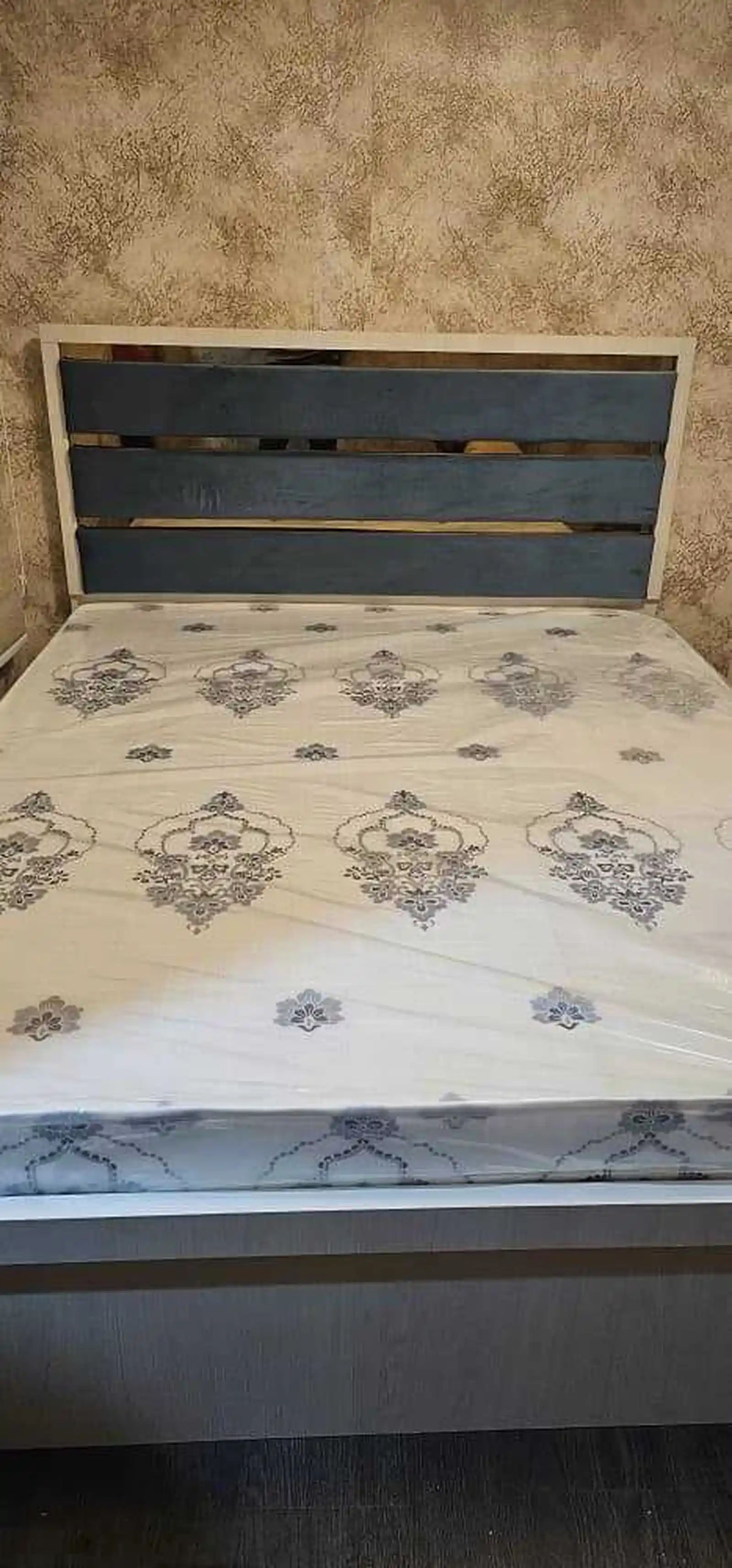 Двухспальная кровать