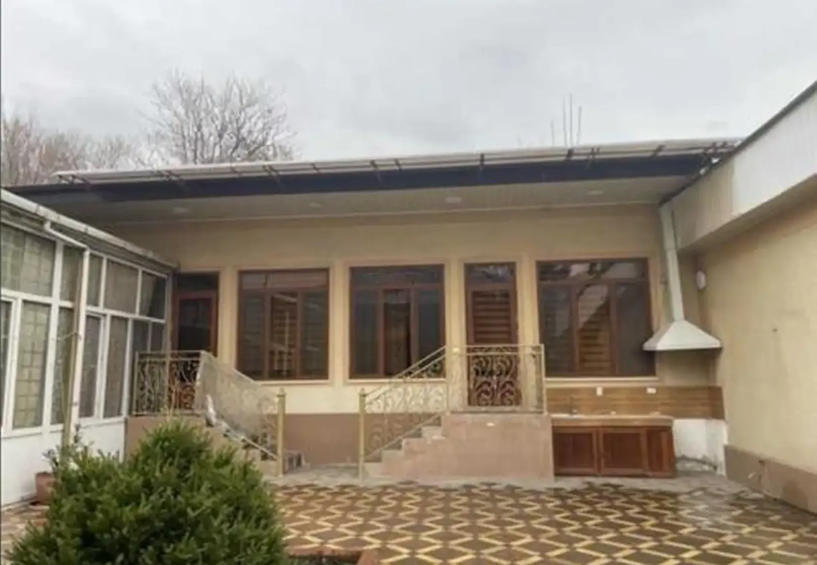 6-комн. квартира, 1 этаж, 240 м², Сомони