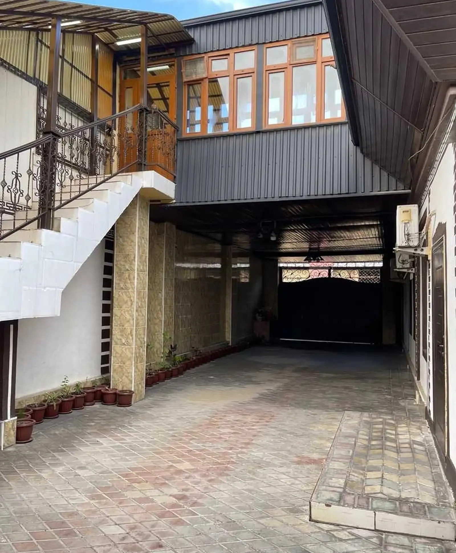 2-этажный, 8 комнатный дом, 400 м², Фирдавси