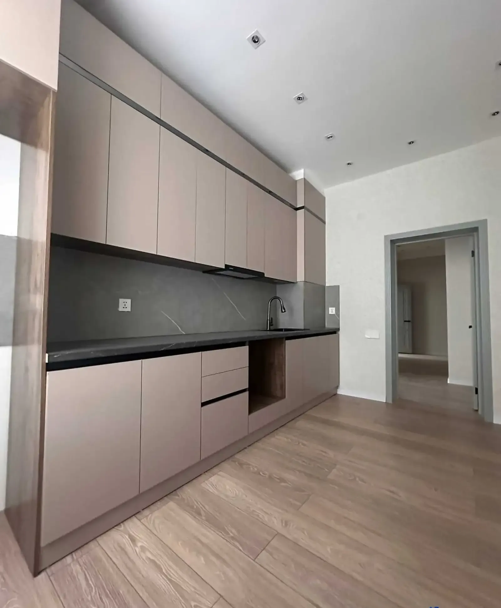3-комн. квартира, 10 этаж, 92 м², Сино, 104 мкр