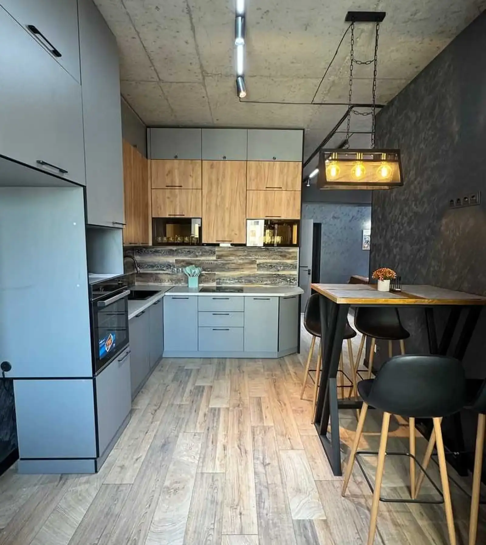 2-комн. квартира, 13 этаж, 60м², Бустон сити Ул.Айни