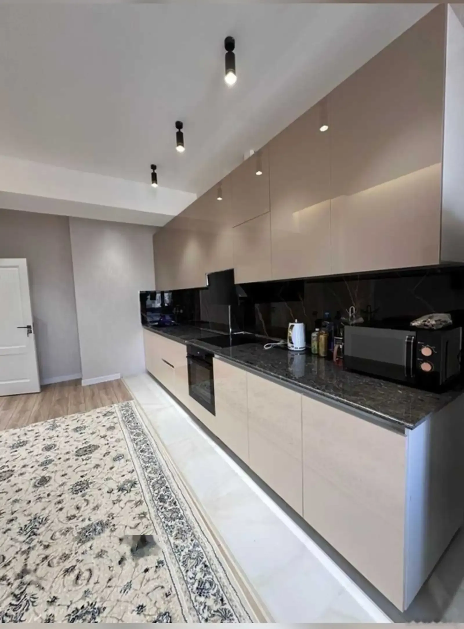 2-к квартира, 18 этаж, 95 м², Айни