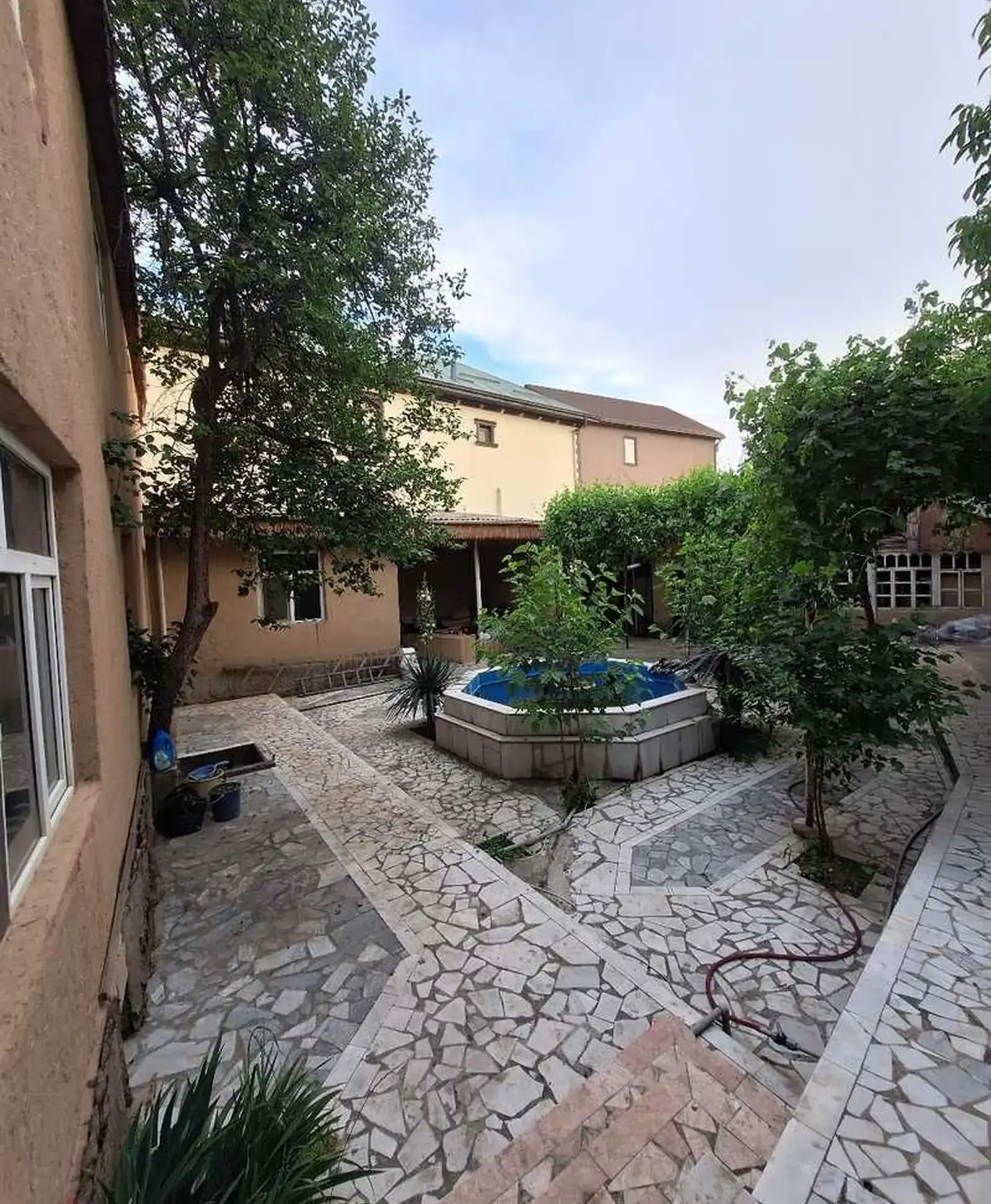 2-этажный, 7 комнатный дом, 380 м², И.Сомони