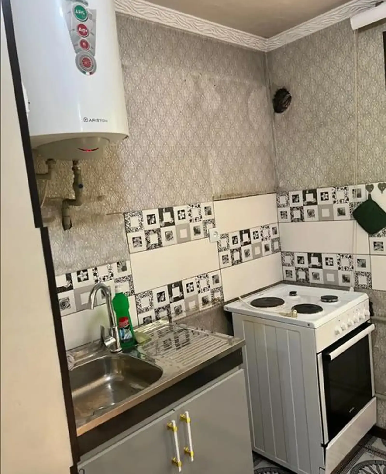 4-комн. квартира, 2 этаж, 100м², Сино