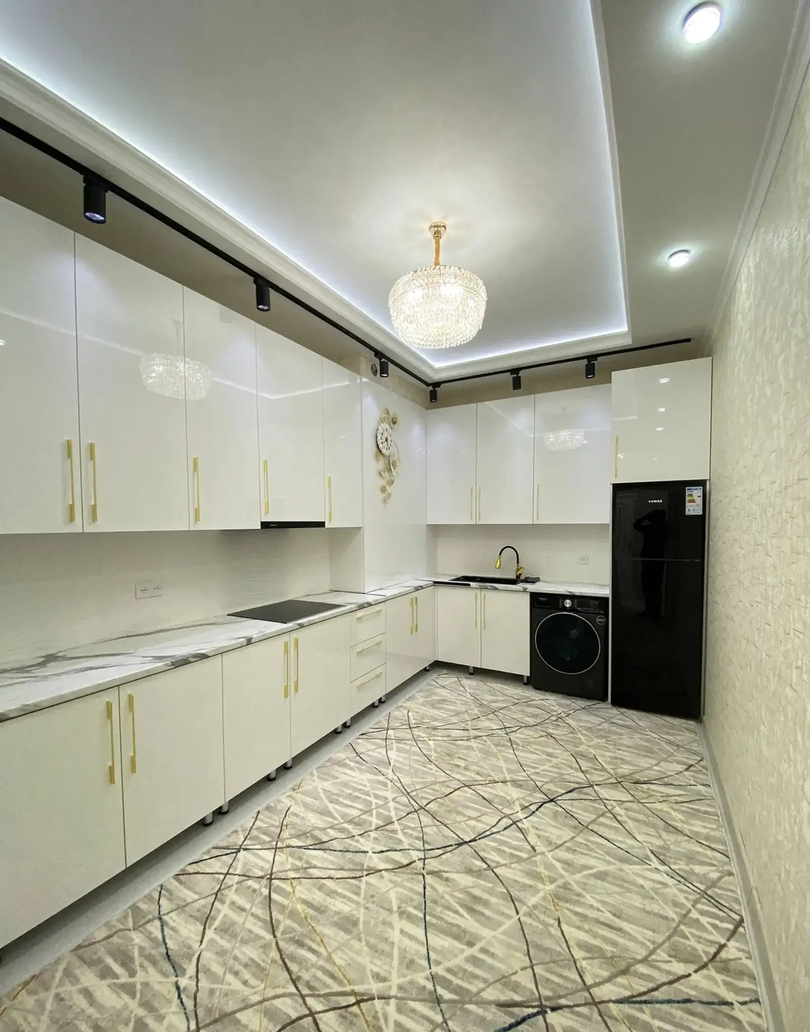 3-комн. квартира, 4 этаж, 108 м², Сино 84мкр