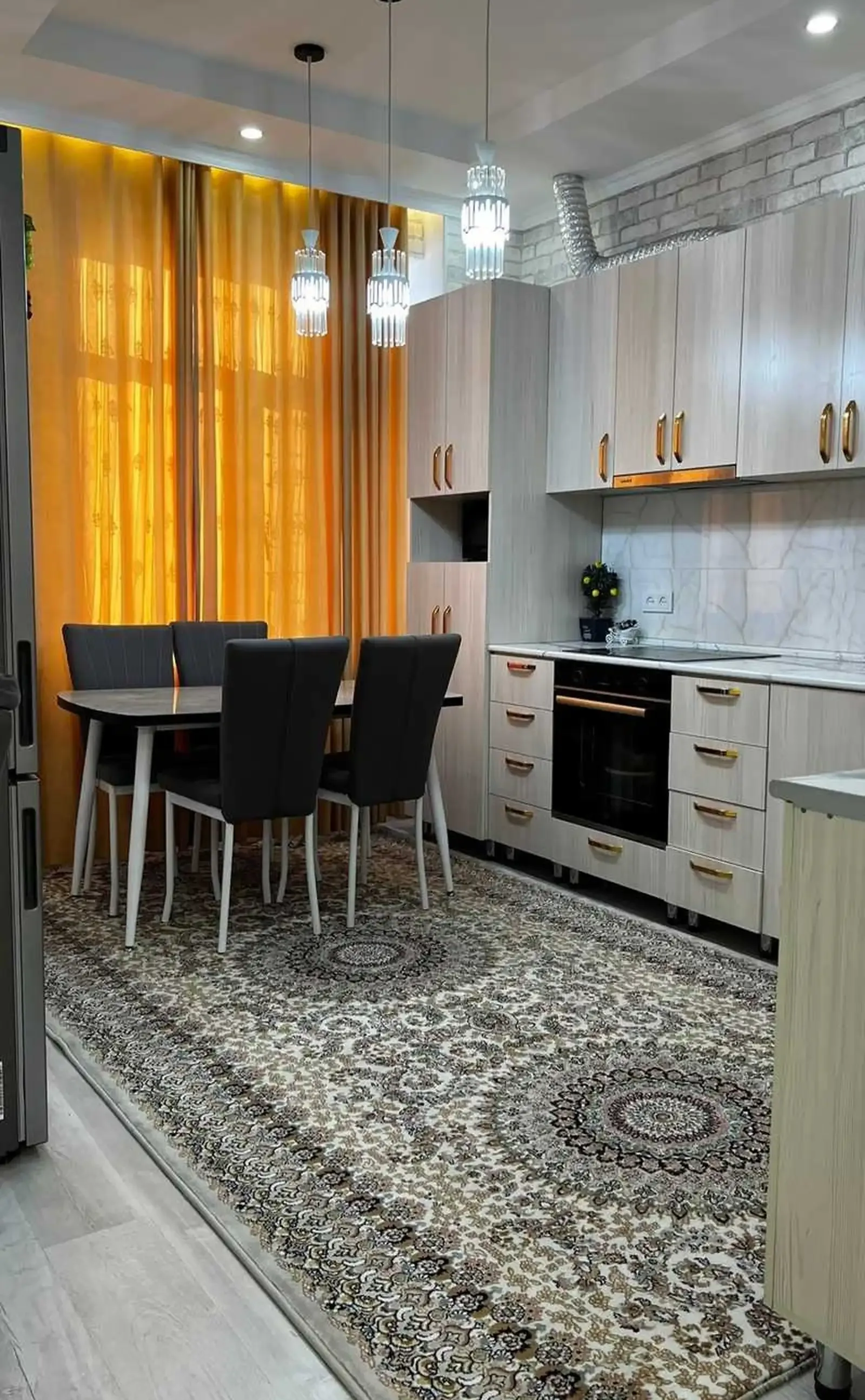 3-комн. квартира, 13 этаж, 70м²,Голубой экран