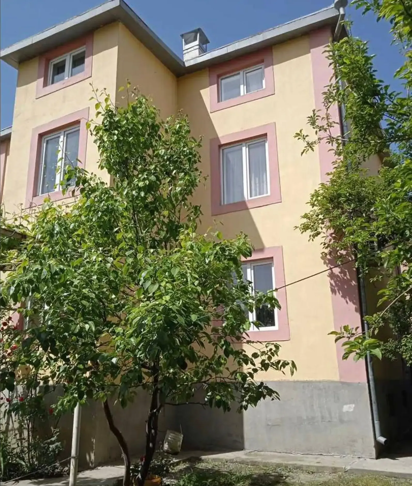 3-этажный, 9 комнатный дом, 330 м², Шохмансур