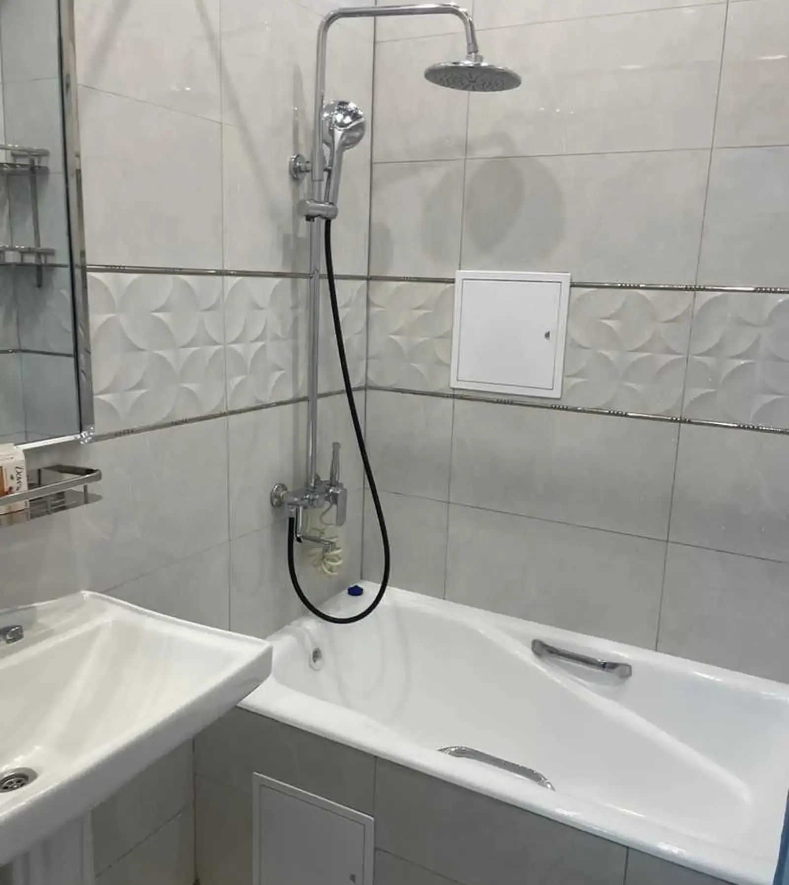 2-комн. квартира, 5 этаж, 60м², Шохмансур кӯч Садридин Айнм дом Бӯстон сити