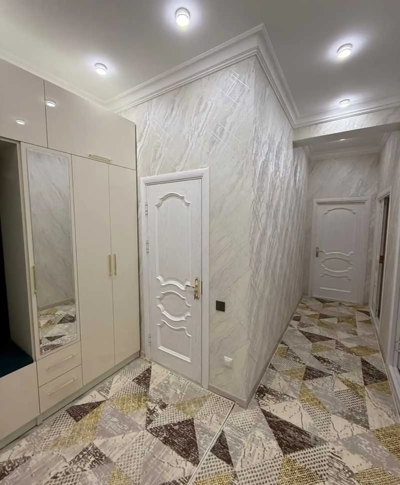 2-комн. квартира, 3 этаж, 75м², Пединистут