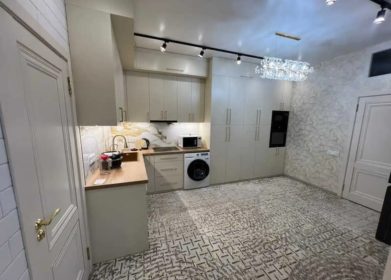 1-комн. квартира, 8 этаж, 66 м², Бӯстон Сити, Садбарг