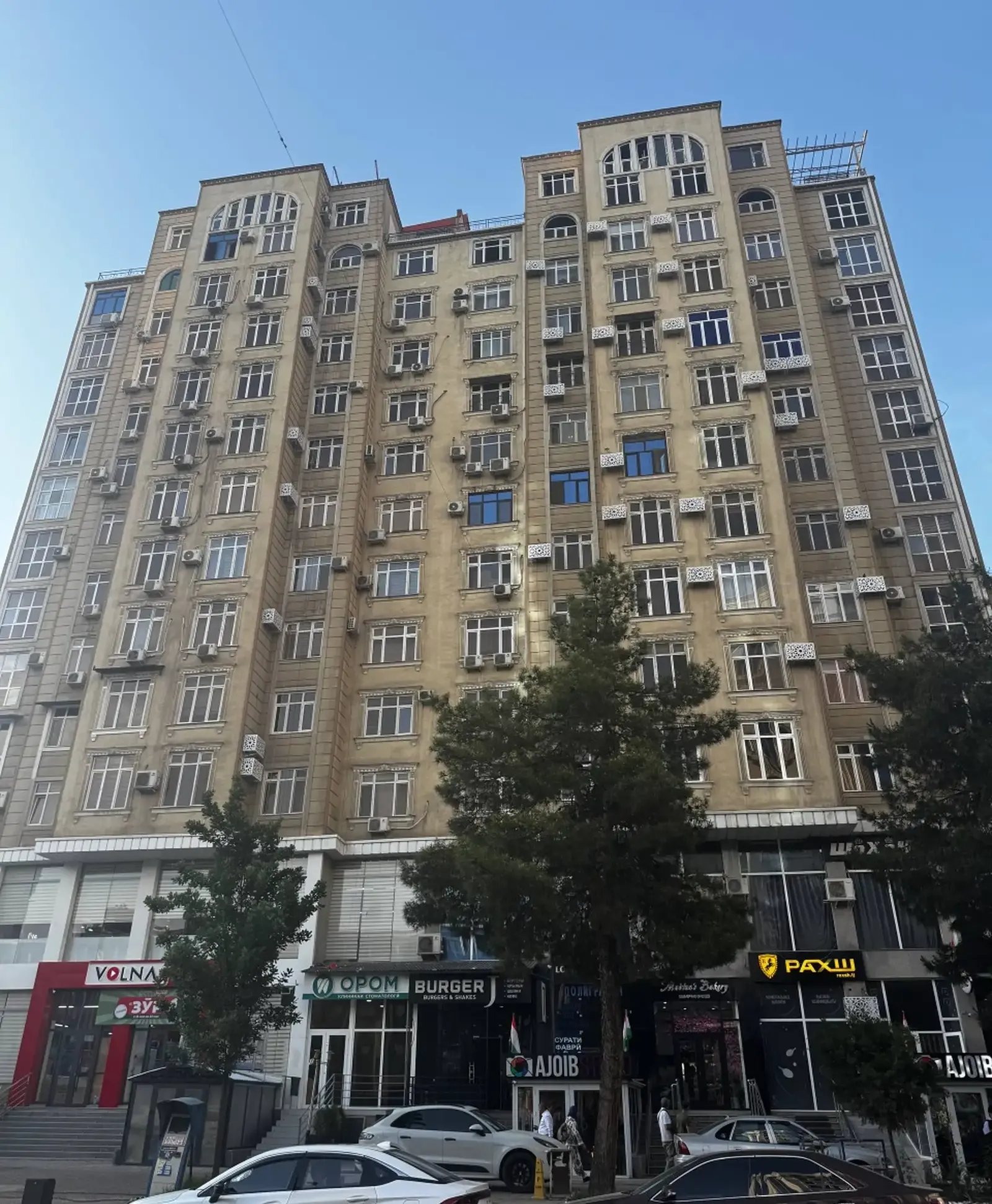 3-комн. квартира, 13 этаж, 107 м², И.Сомони дом Паркинг орт Мгу