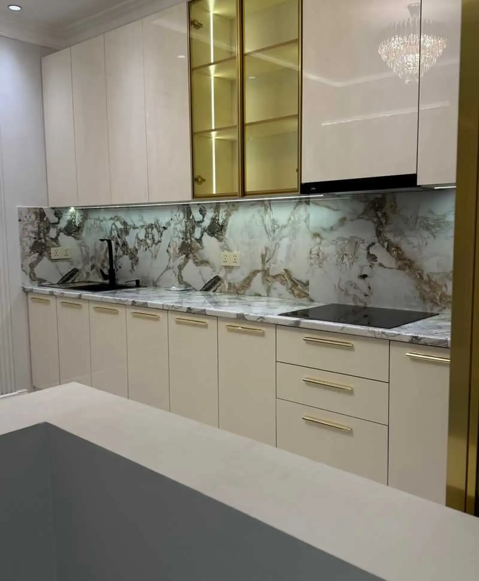 2-комн. квартира, 5 этаж, 88м², Алфемо