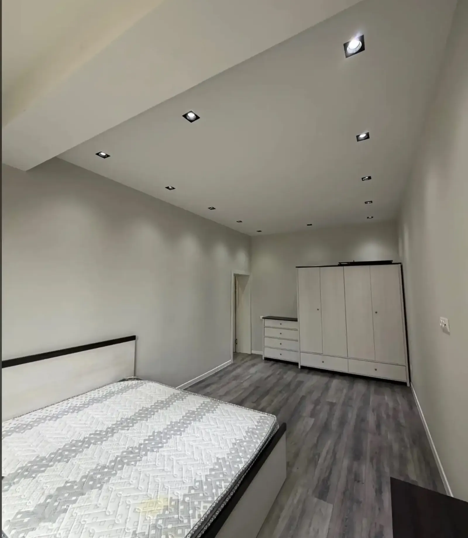 3-комн. квартира, 5 этаж, 82м², сино