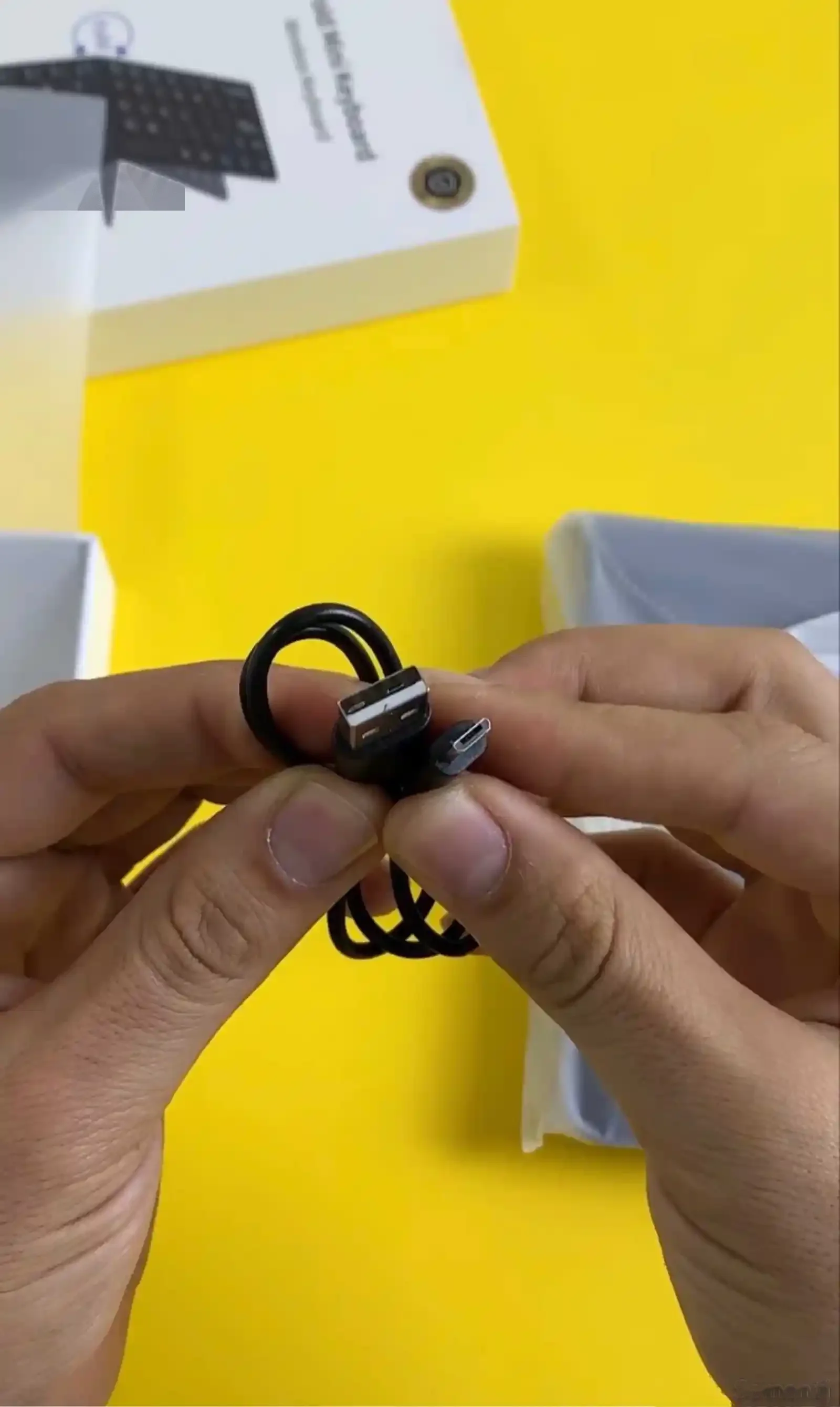 Складная Bluetooth-клавиатура WIWU