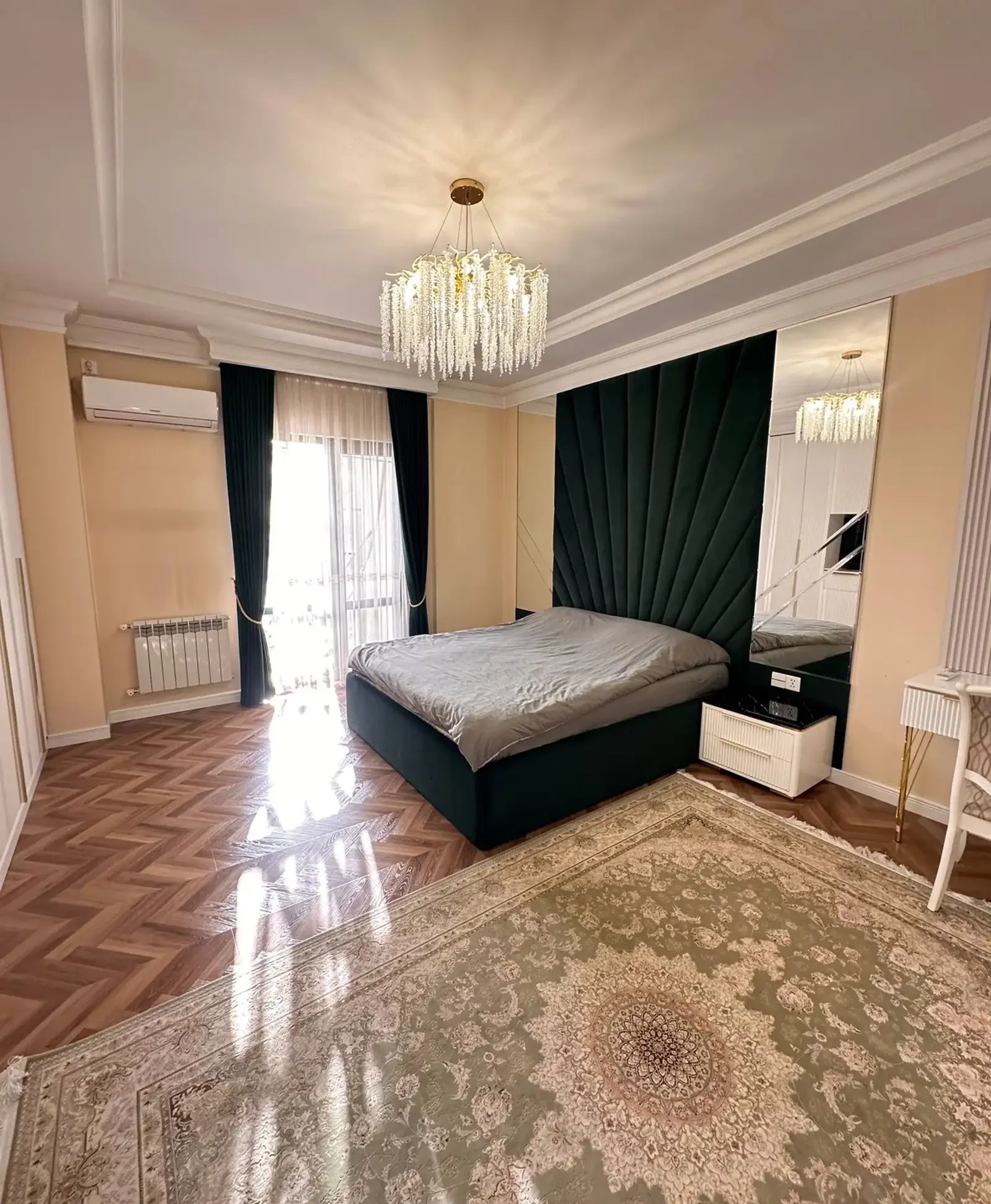 3-комн. квартира, 3 этаж, 102 м², Исмоили Сомони школа 8 (Дом Баракат)
