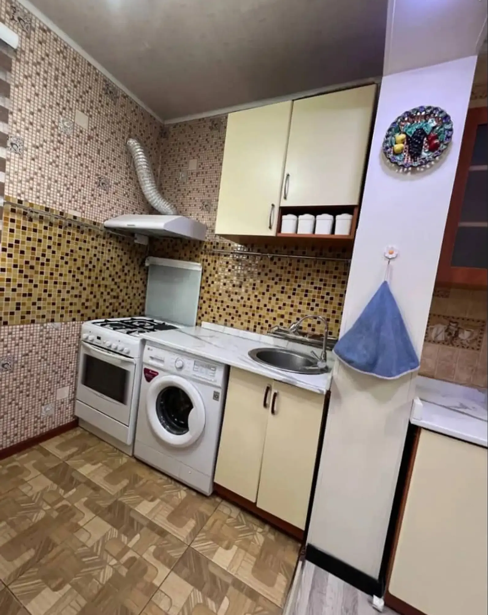 2-комн. квартира, 4 этаж, 60м², Сино 92мкр