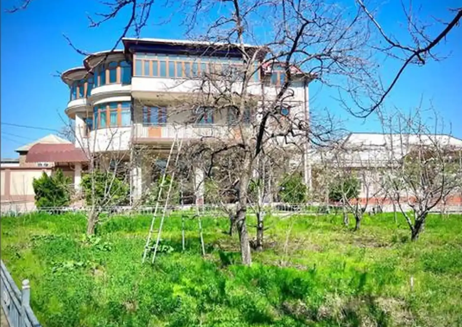 3-этажный, 10 комнатный дом, 700 м², Сино