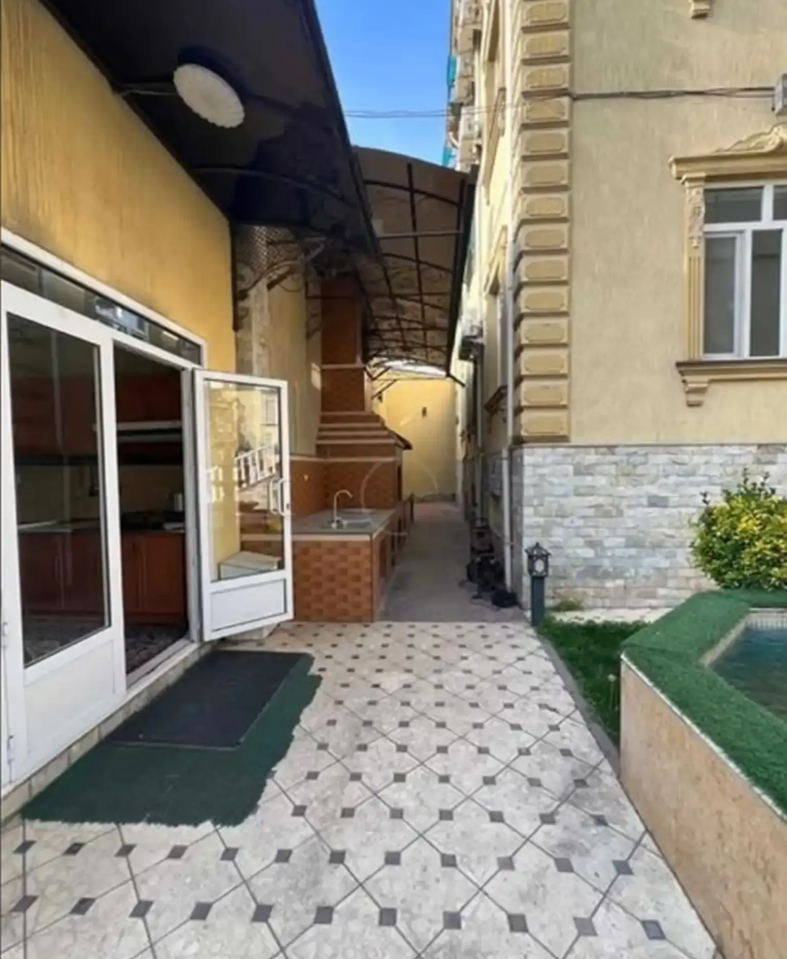 3-этажный, 12 комнатный дом, 480 м², Сомони