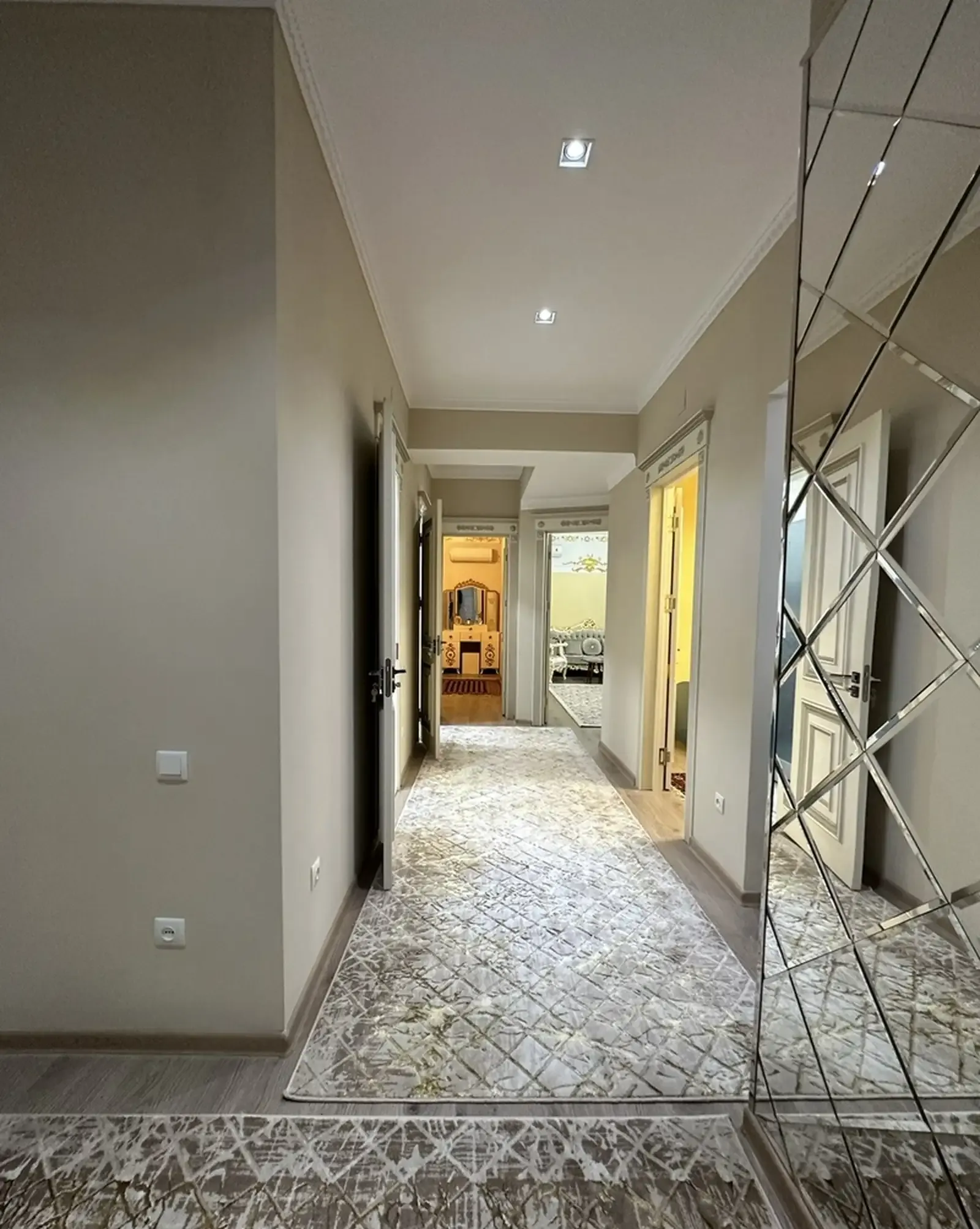 2-комн. квартира, 11 этаж, 82м², Парламент