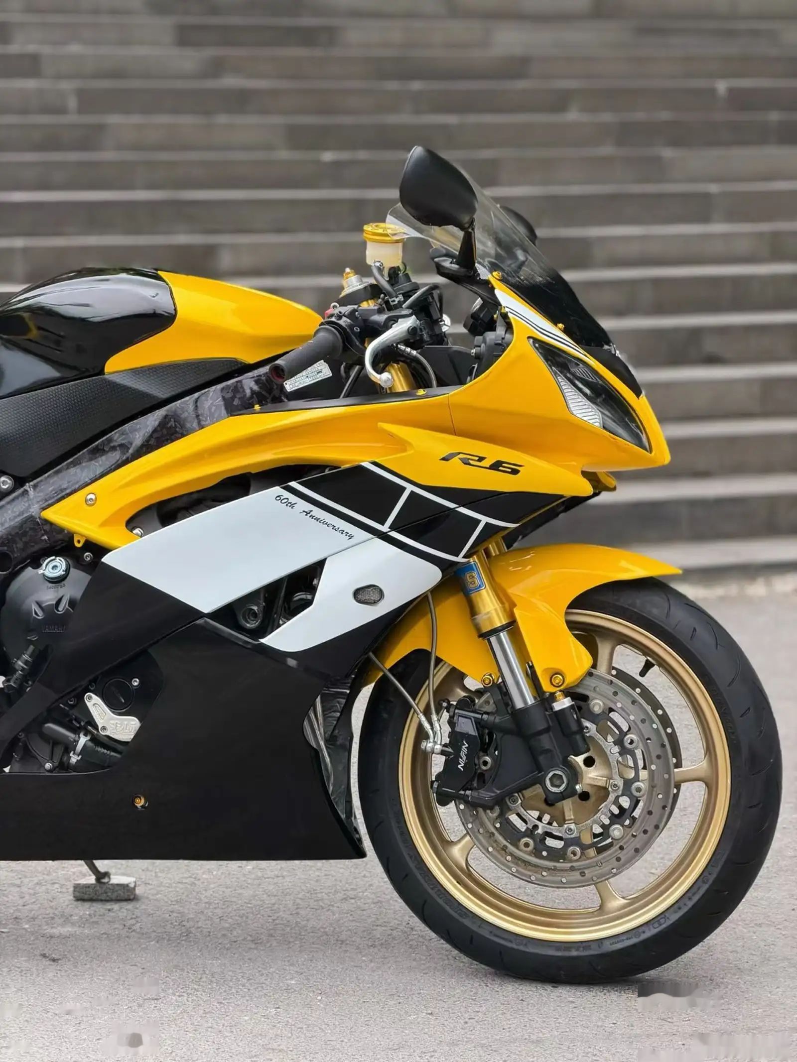 Мотоцикл YAMAHA R