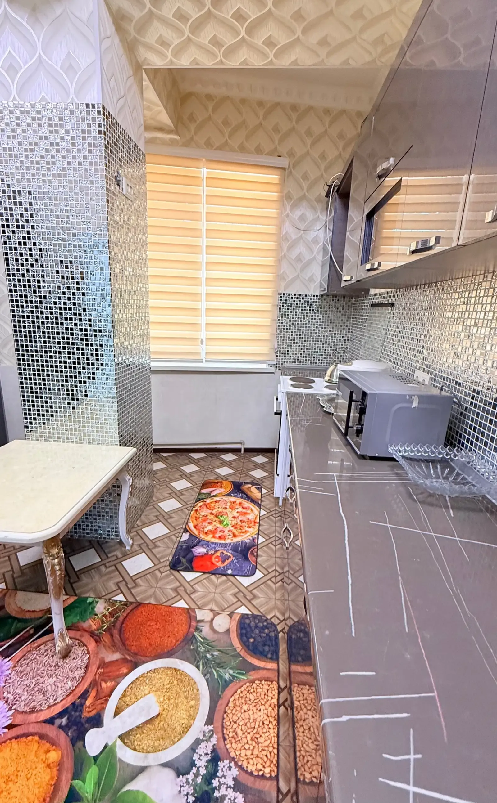 3-комн. квартира, 3 этаж, 97м², Посольство РФ, ориентир — магазин Baby Shop