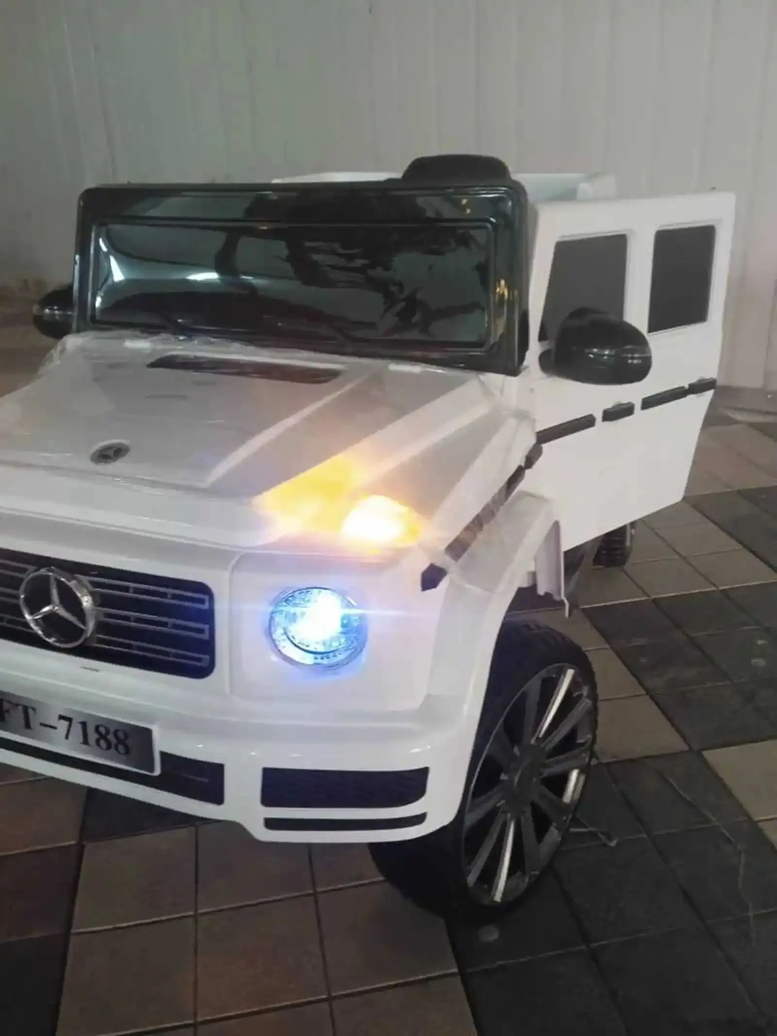 Детский электромобиль