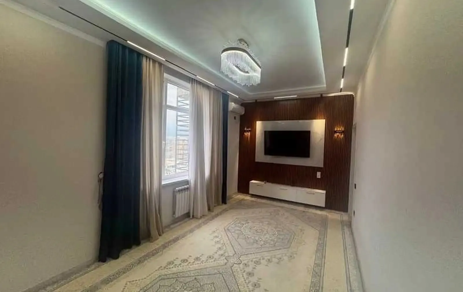 2-комн. квартира, 14 этаж, 70м², Фирдавси