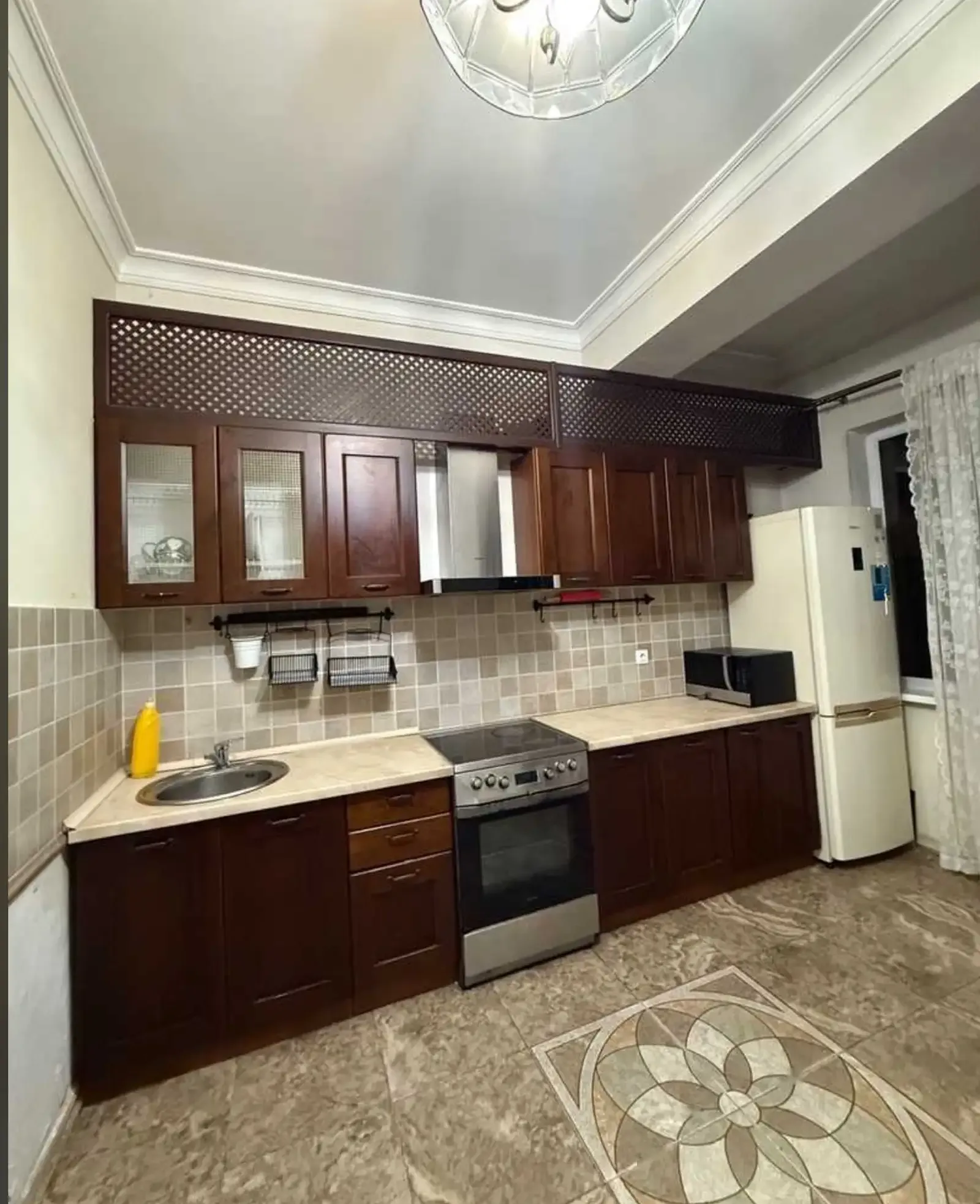 3-комн. квартира, 2 этаж, 100м², Сино