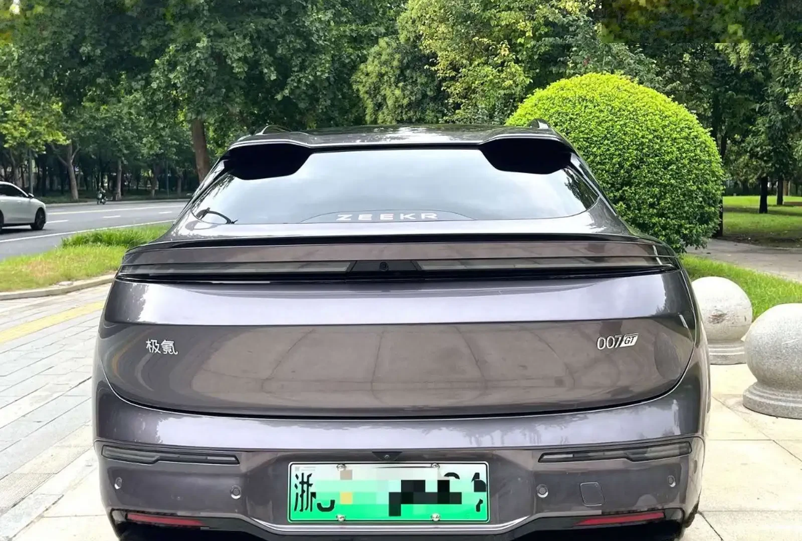 Zeekr 007, 2025