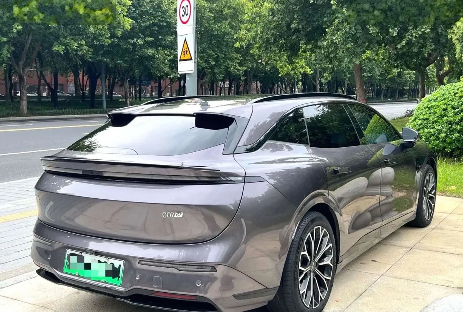 Zeekr 007, 2025