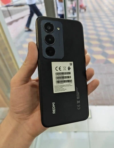 Xiaomi Redmi 15 6/128gb 7000 batarey