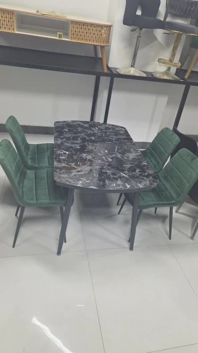 Стол и стулья