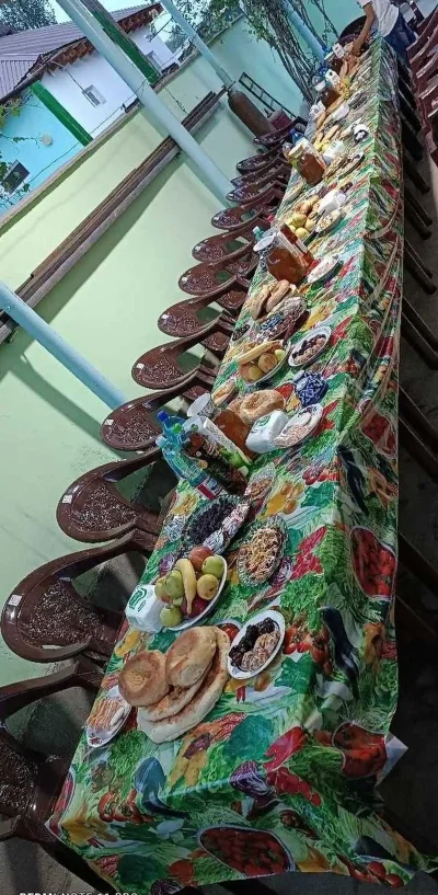Стол со стульями — миниатюра 3