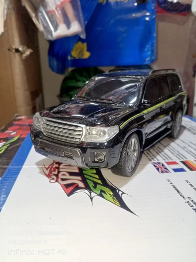Мошинча бо пульт Toyota Land Cruiser