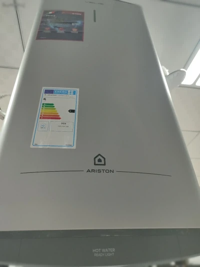 Водонагреватель Ariston 80л. Velis
