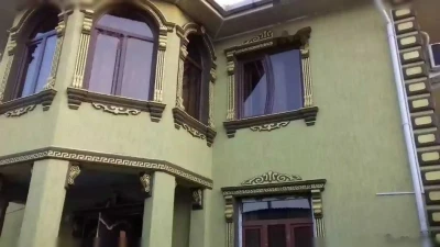 Фасадный декор из пенопласта для окна