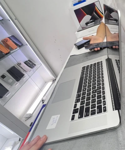 Ноутбук macbook pro 15 inch 2024 — миниатюра 4