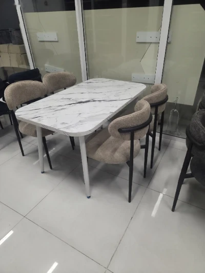 Стол и стулья — миниатюра 2