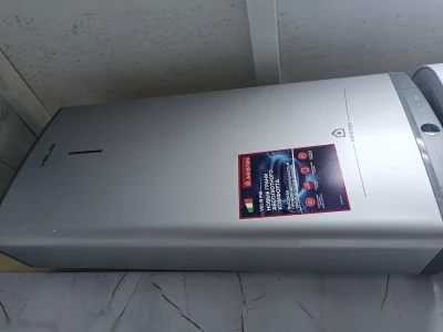 Водонагреватель Ariston 80л. Velis