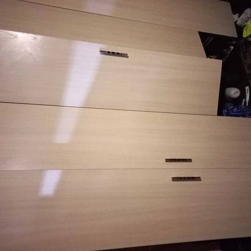 Спальная стенка, диван, 2 тумбочки и зеркало