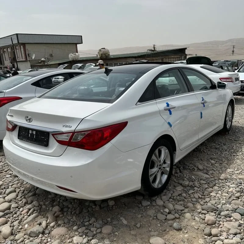Hyundai Sonata 2011