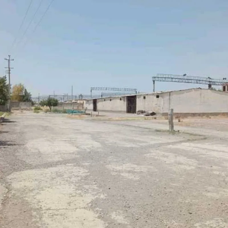 Постройка с земельным участком