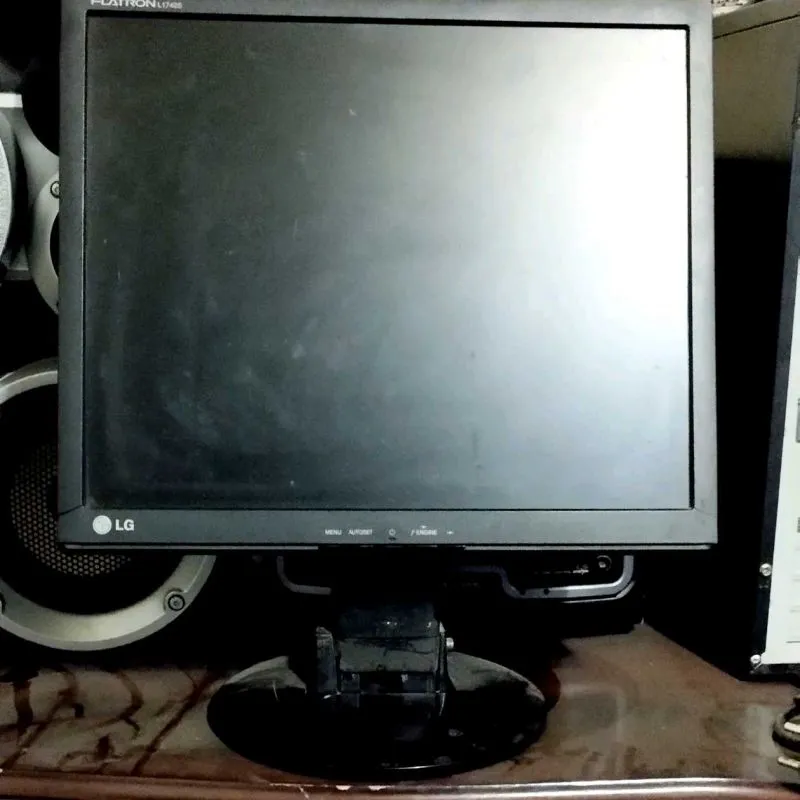 Монитор LG размер 17.5.