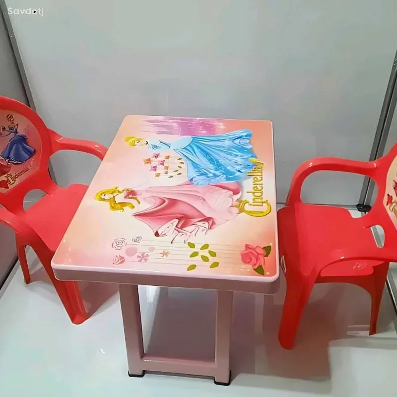 Детский столик со стульчиками