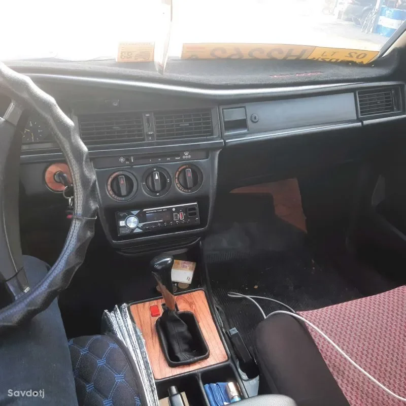 Mercedes-benz E class 1990 — миниатюра 2