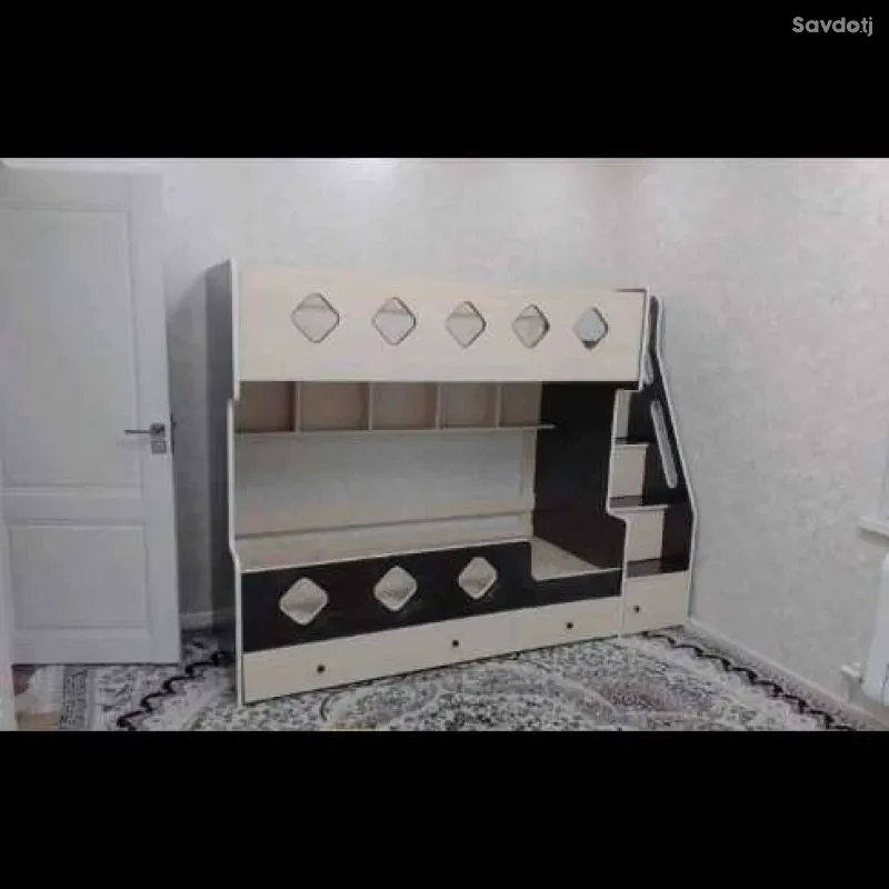 Двухъярусная кровать 