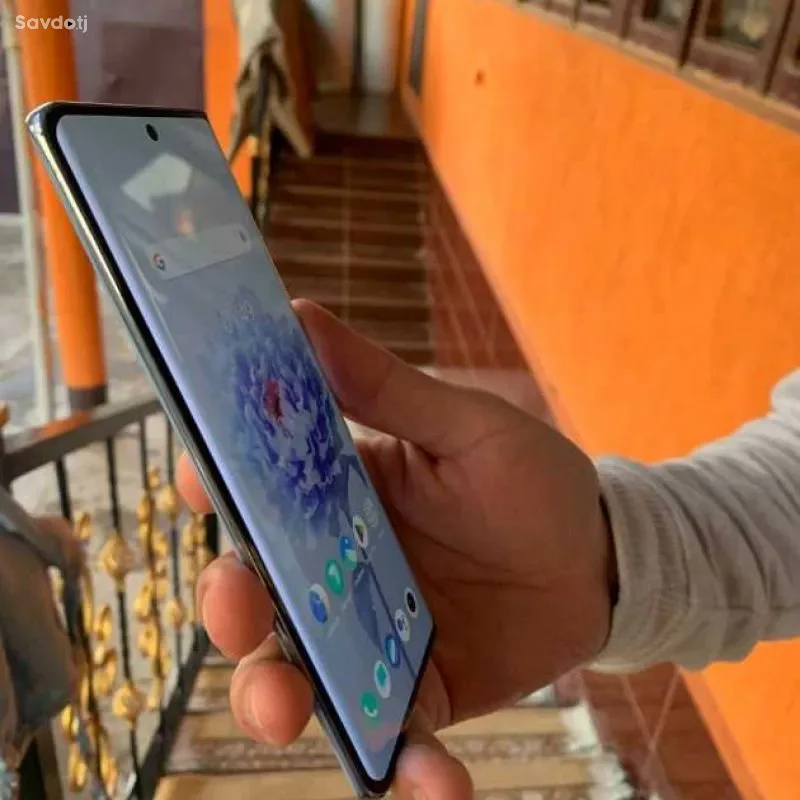 Vivo v 27,