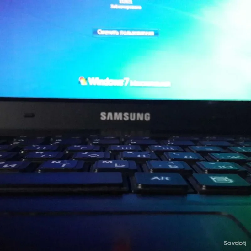 ноутбук Samsung NP R519